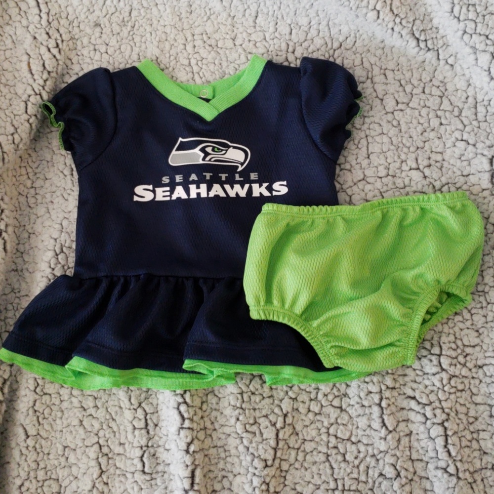 NWOT Infant NFL Seattle Seahawks Outfit